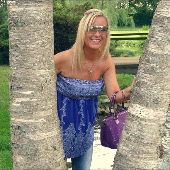 Meet your Posher, Melanie - Picture 1 of 2